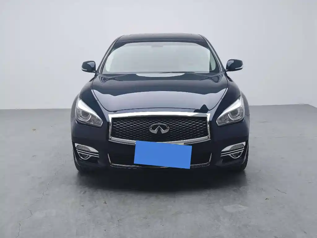 INFINITI Q70