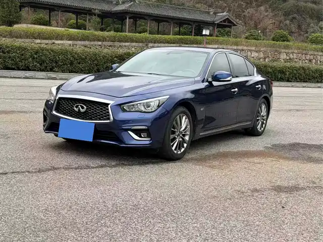 INFINITI Q50L