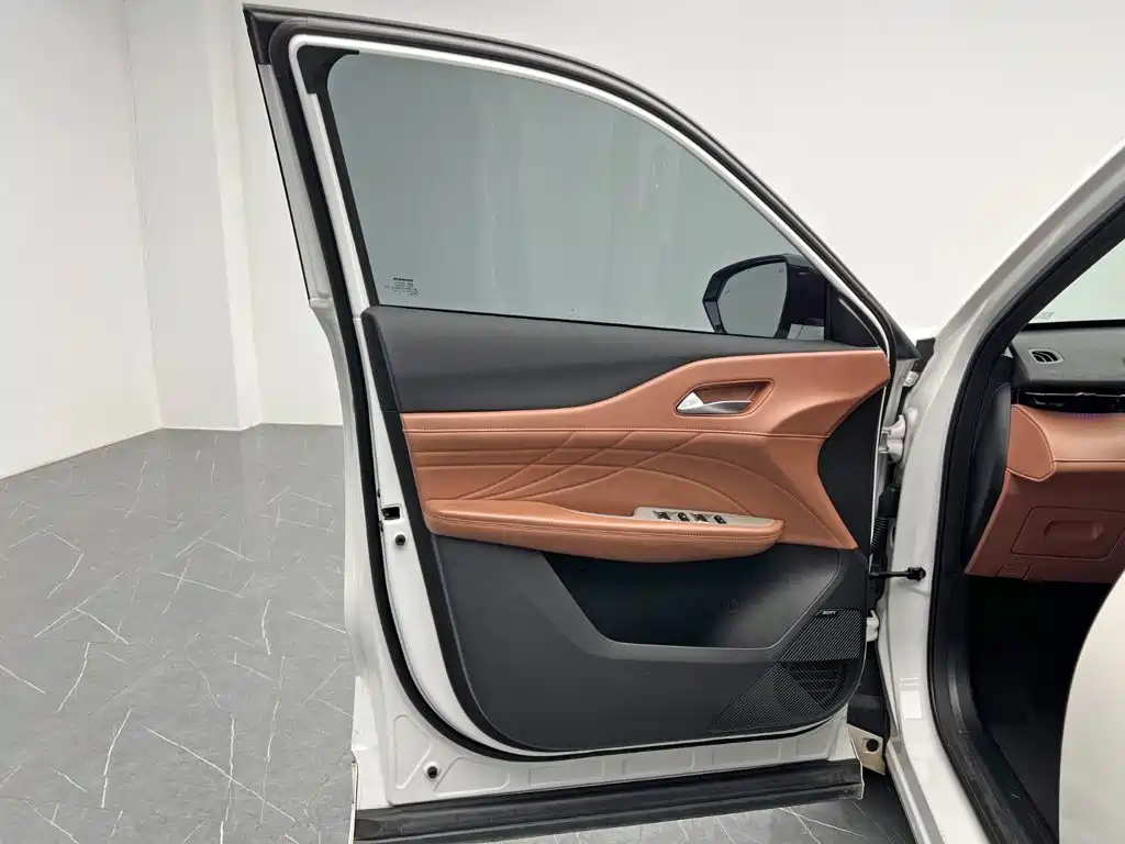 Changan UNI-Z New Energy — миниатюра 13