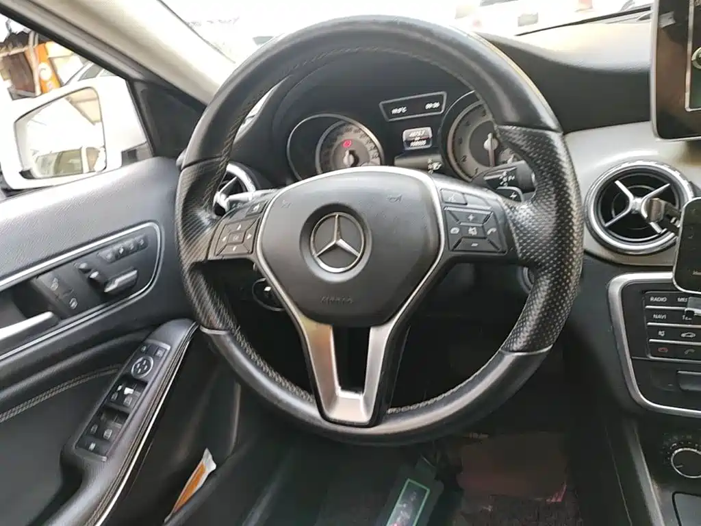 Mercedes-Benz GLA — миниатюра 11
