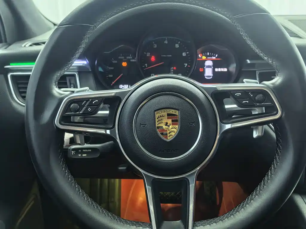 Porsche Macan — миниатюра 8