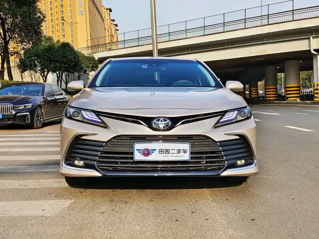Toyota Camry — миниатюра 2
