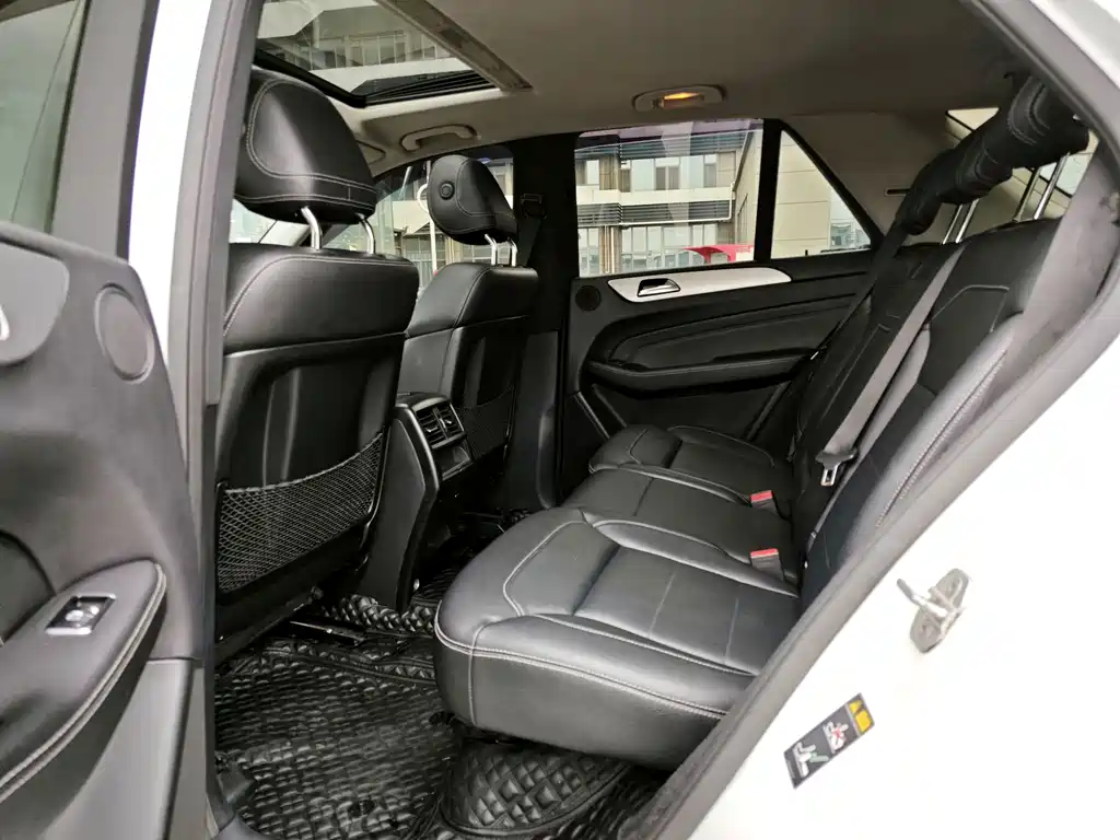 Mercedes-Benz M-Class — миниатюра 10