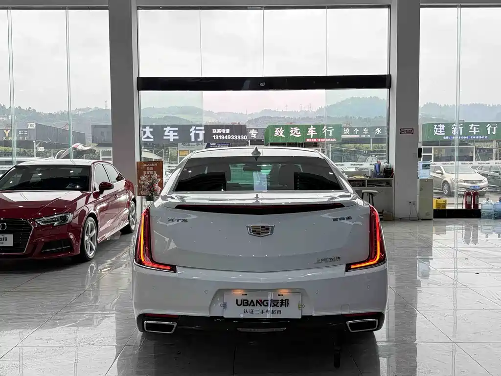 CADILLAC XTS