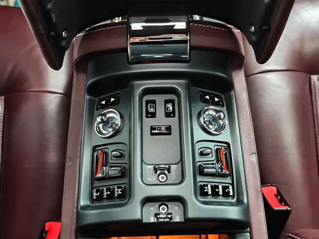 Rolls-Royce Phantom — миниатюра 12