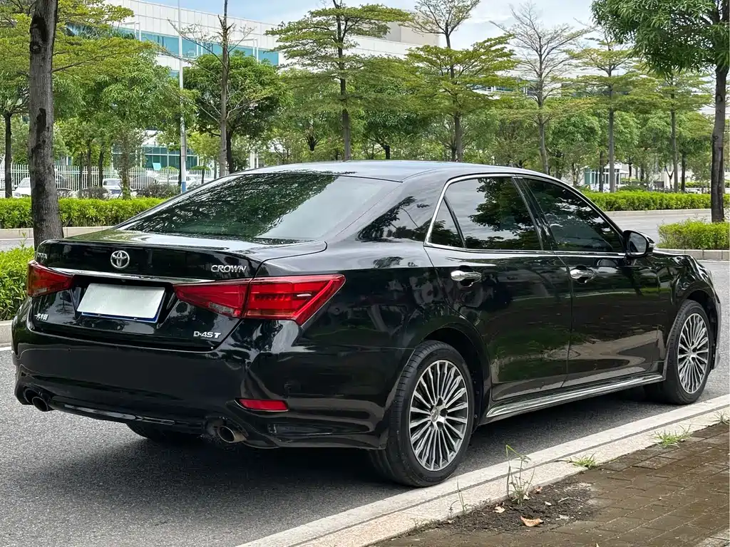 Toyota Crown — миниатюра 15
