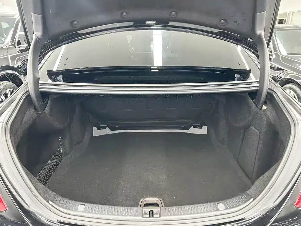 Mercedes-Benz E-Class — миниатюра 20
