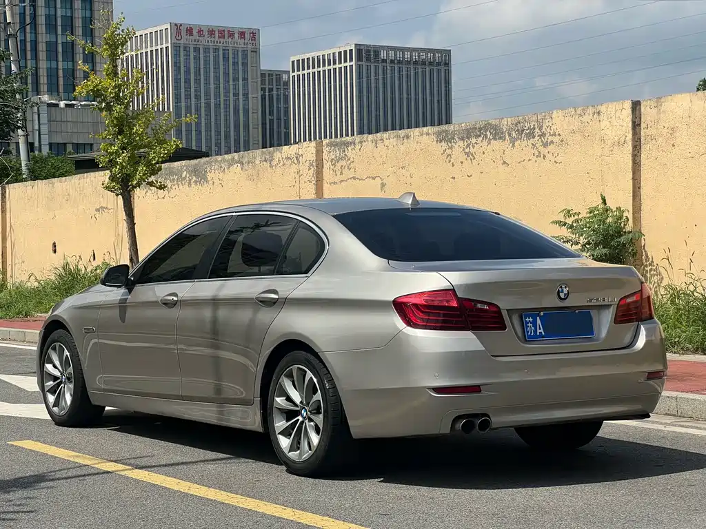 BMW 5 Series — миниатюра 5