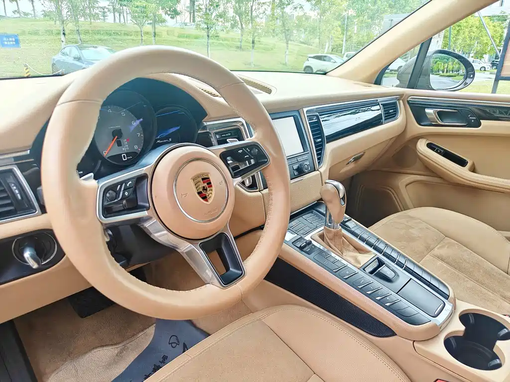 Porsche Macan — миниатюра 13
