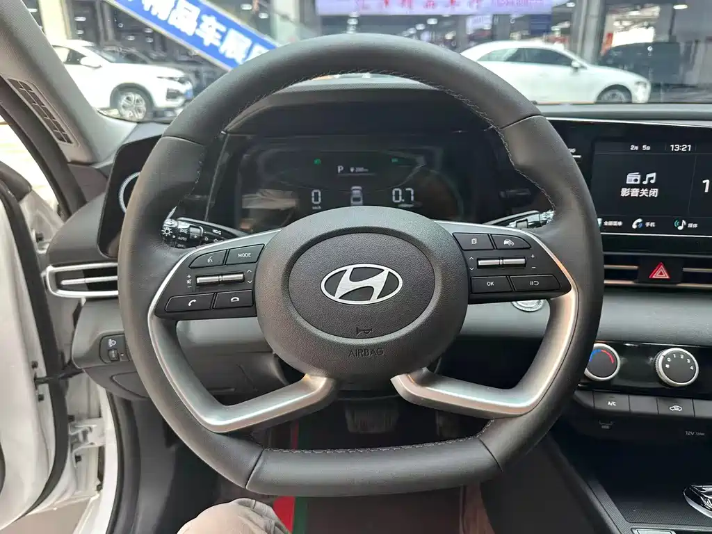 Hyundai Elantra — миниатюра 15