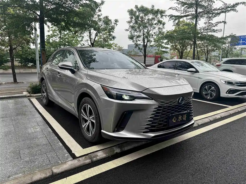 Lexus RX 2024