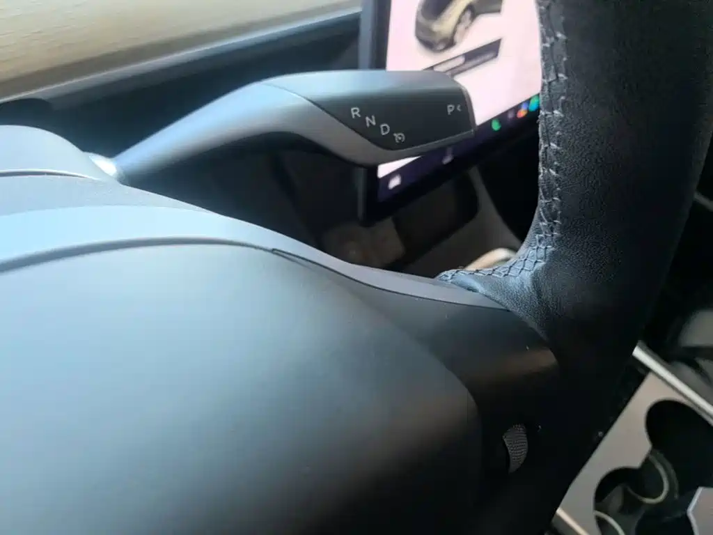 Tesla Model Y — миниатюра 14