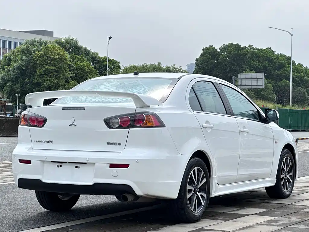 Mitsubishi Lancer EX — миниатюра 4
