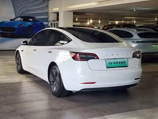 Tesla Model 3 — миниатюра 9