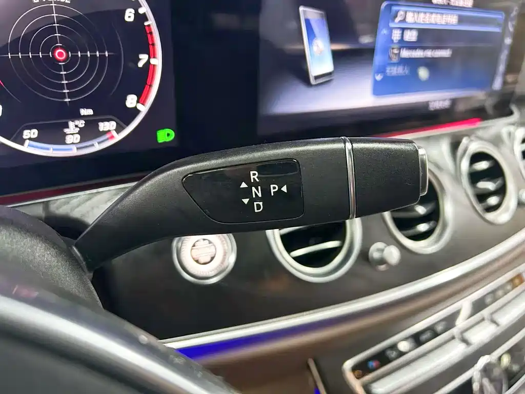 Mercedes-Benz E-Class — миниатюра 11