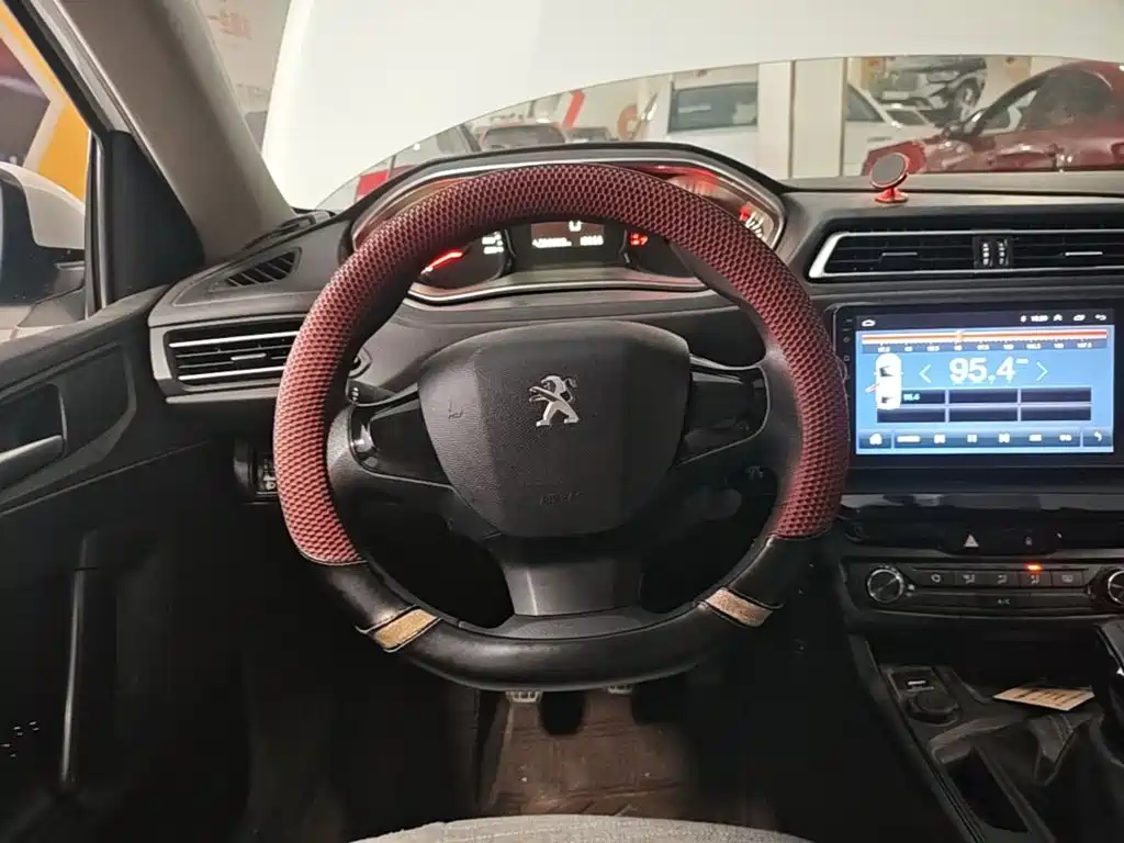 Peugeot 308 — миниатюра 11