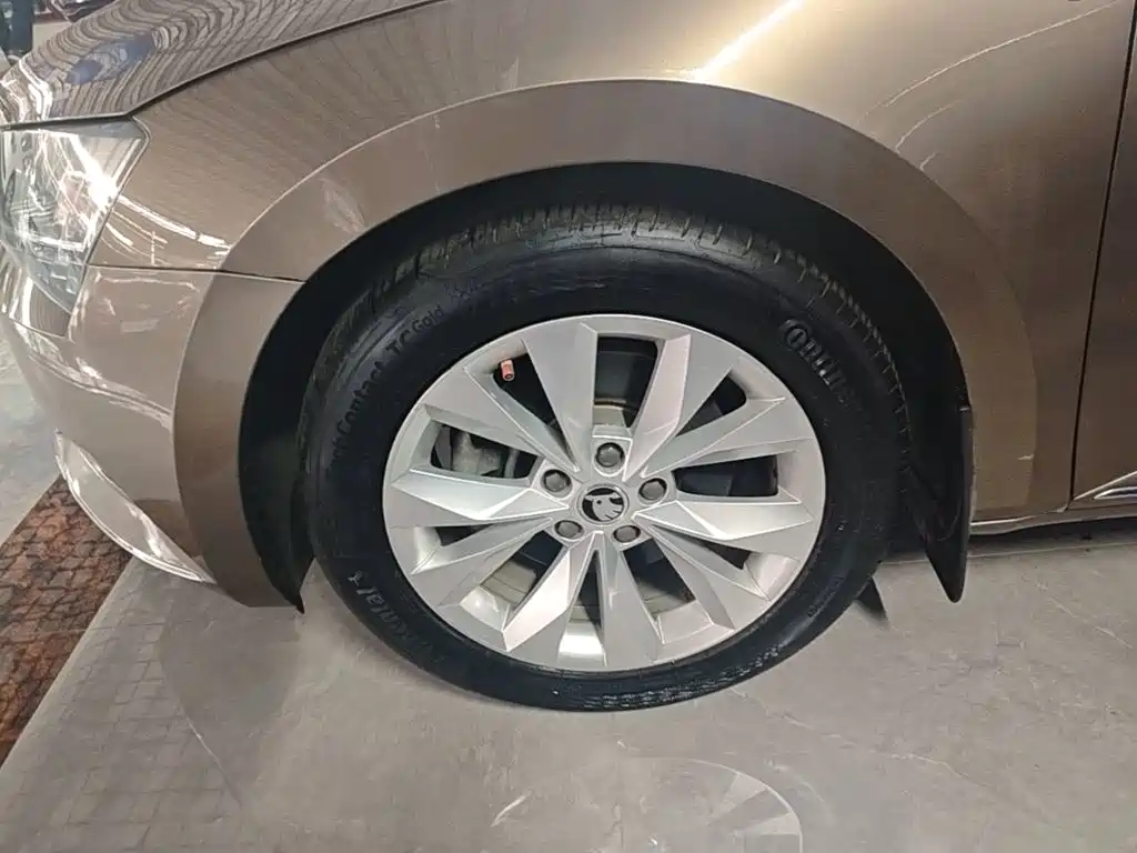 Skoda Superb — миниатюра 23
