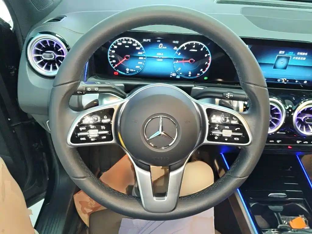 Mercedes-Benz GLB — миниатюра 11
