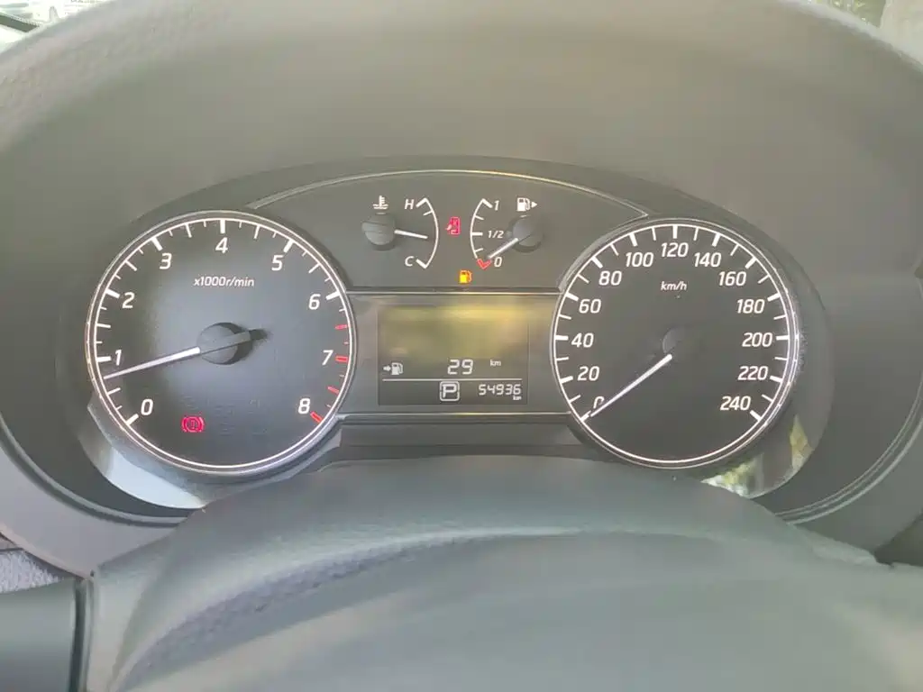 Nissan Tiida — миниатюра 12