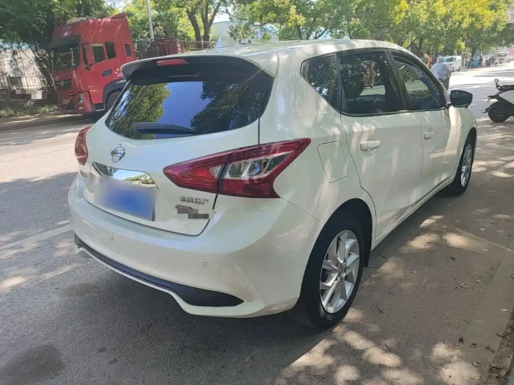 Nissan Tiida — миниатюра 7