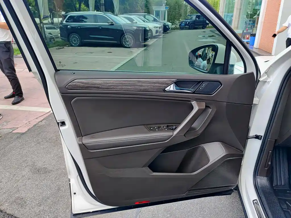 Volkswagen Tiguan L — миниатюра 6