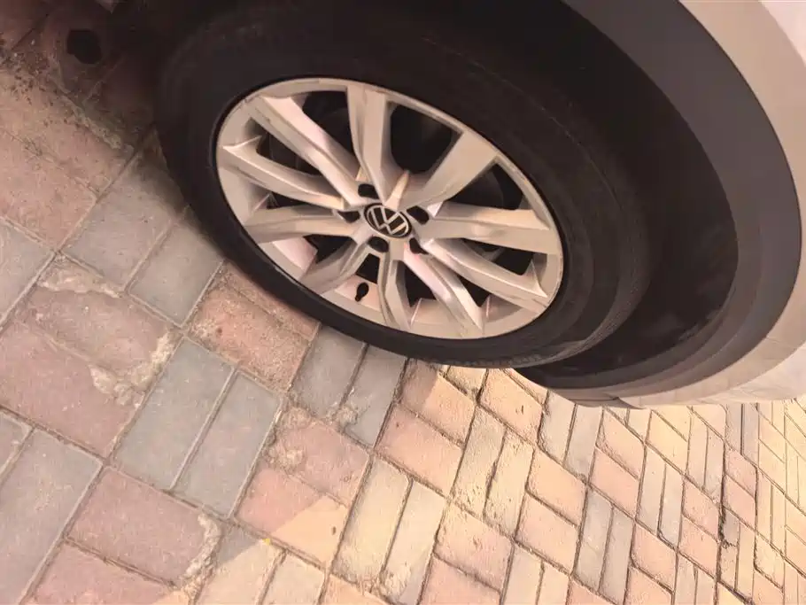 VOLKSWAGEN T ROC EXPLORING SONGS