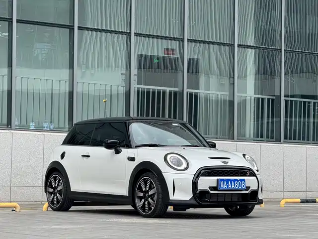 MINI  2023