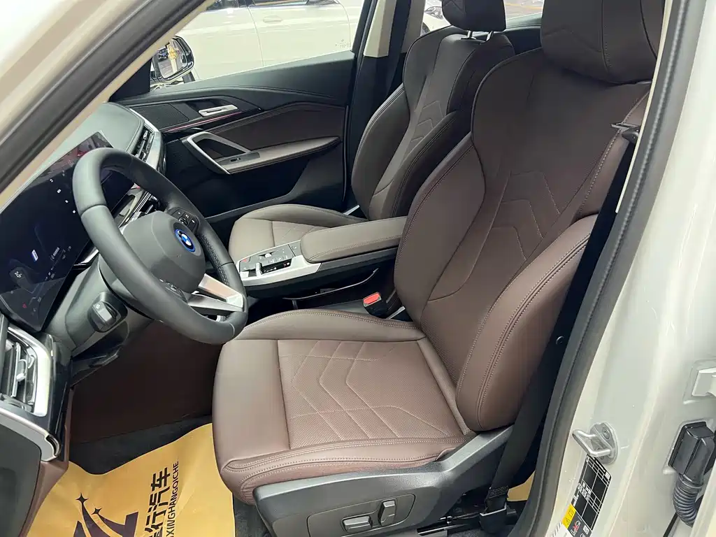 BMW iX1 — миниатюра 13