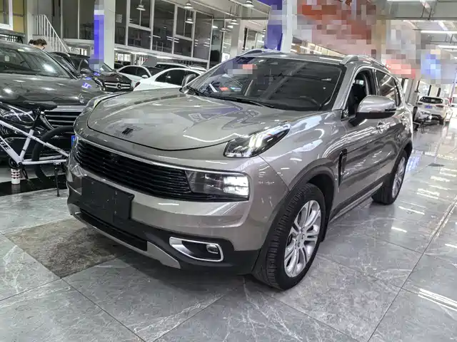 2019 Lynk & Co 01