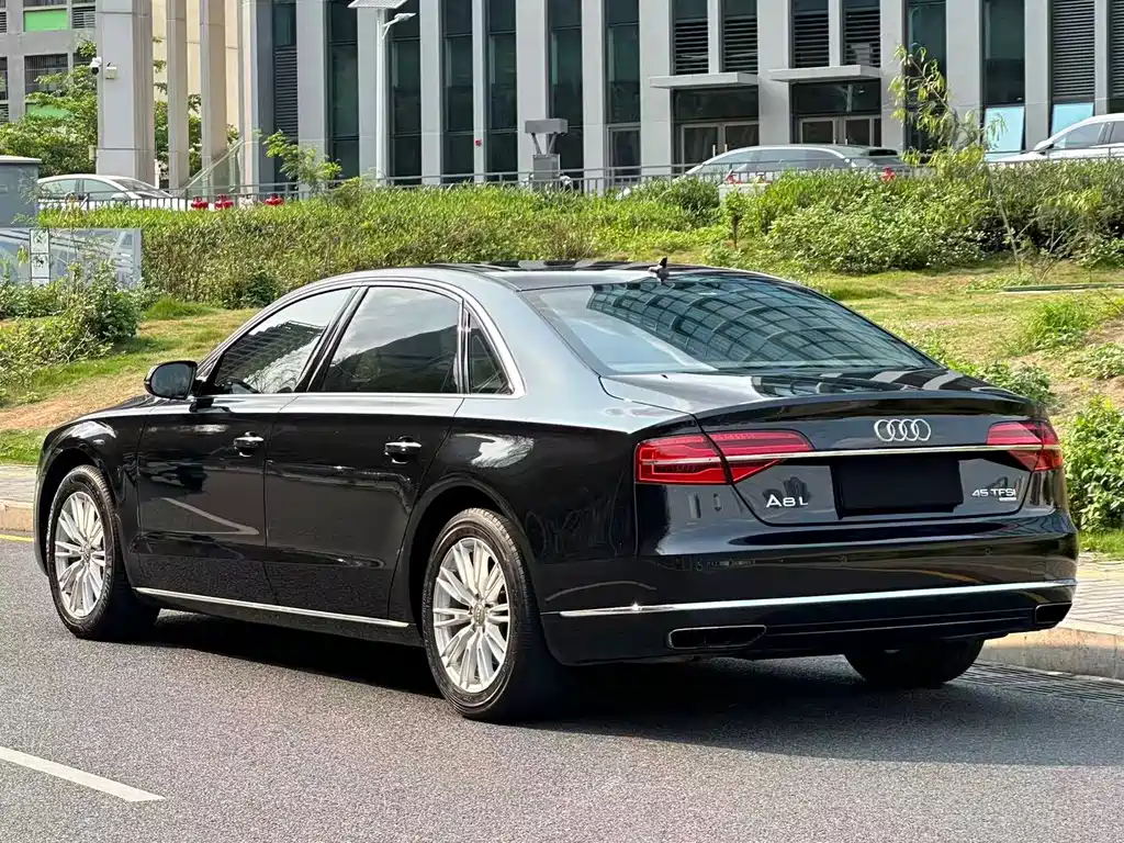 Audi A8 — миниатюра 5