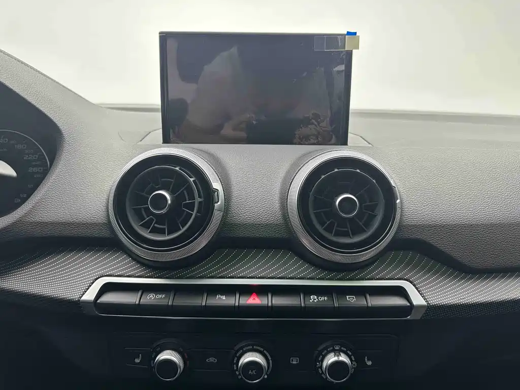 Audi Q2L — миниатюра 15