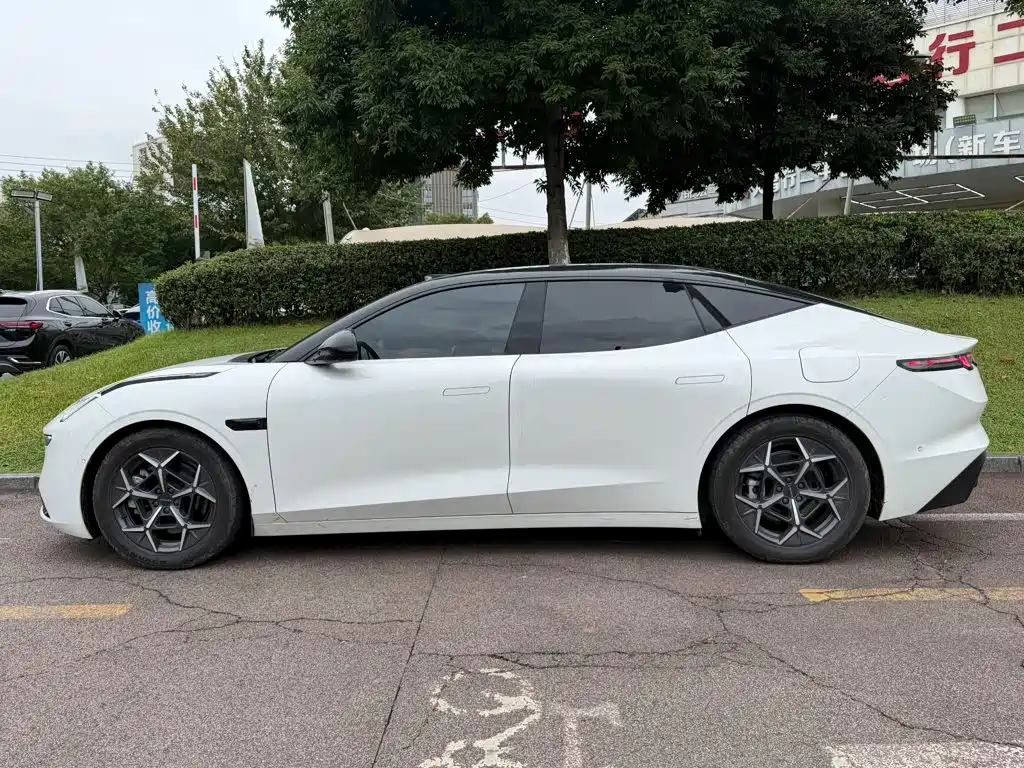 Lynk & Co 10 — миниатюра 3