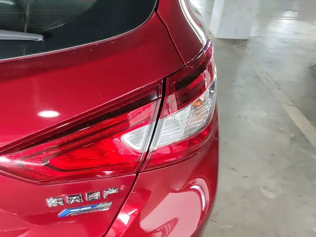 Nissan Tiida — миниатюра 8