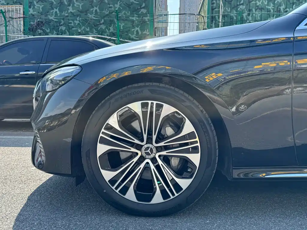 Mercedes-Benz E-Class — миниатюра 3