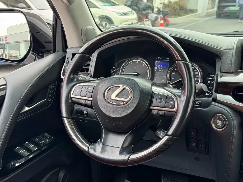 LEXUS LX