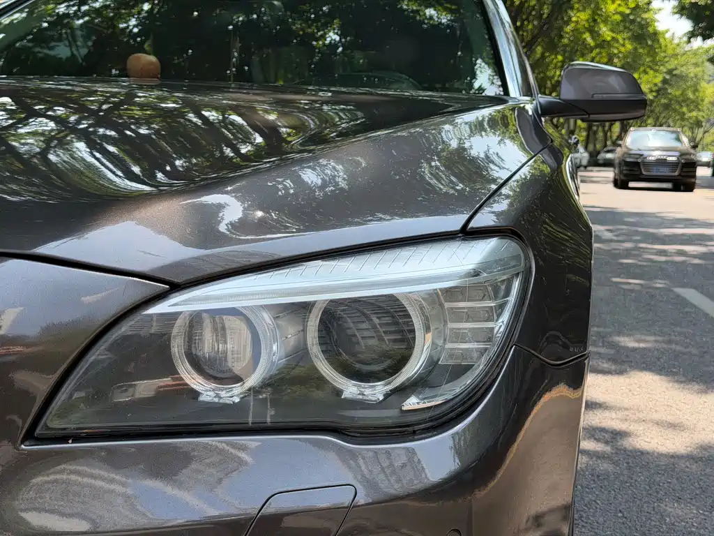 BMW 7 Series — миниатюра 8
