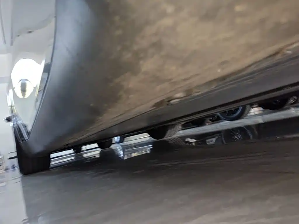 Tesla Model Y — миниатюра 21