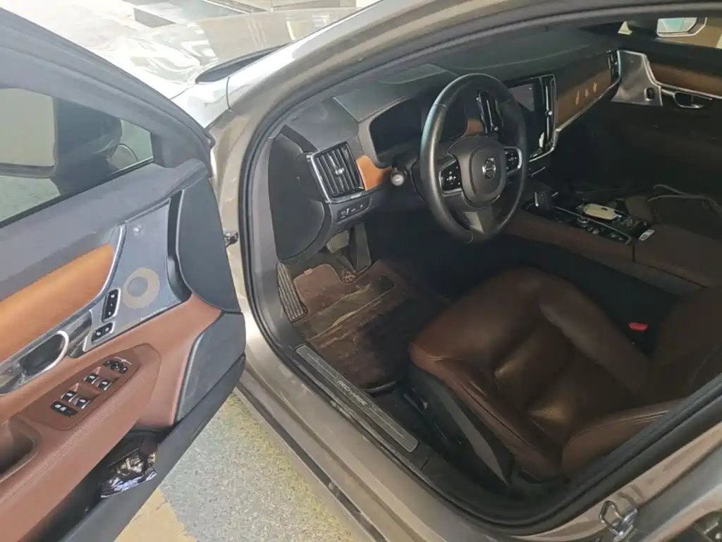 Volvo S90 PHEV — миниатюра 21