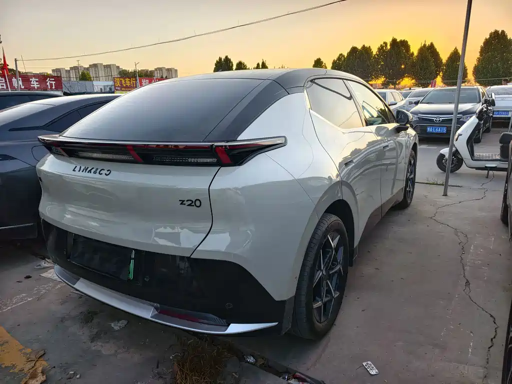 Lynk & Co 20 — миниатюра 10