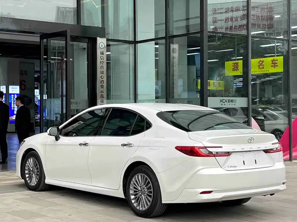 Toyota Camry — миниатюра 6