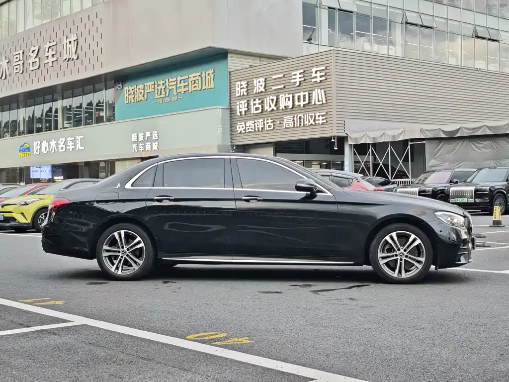 Mercedes-Benz E-Class — миниатюра 11