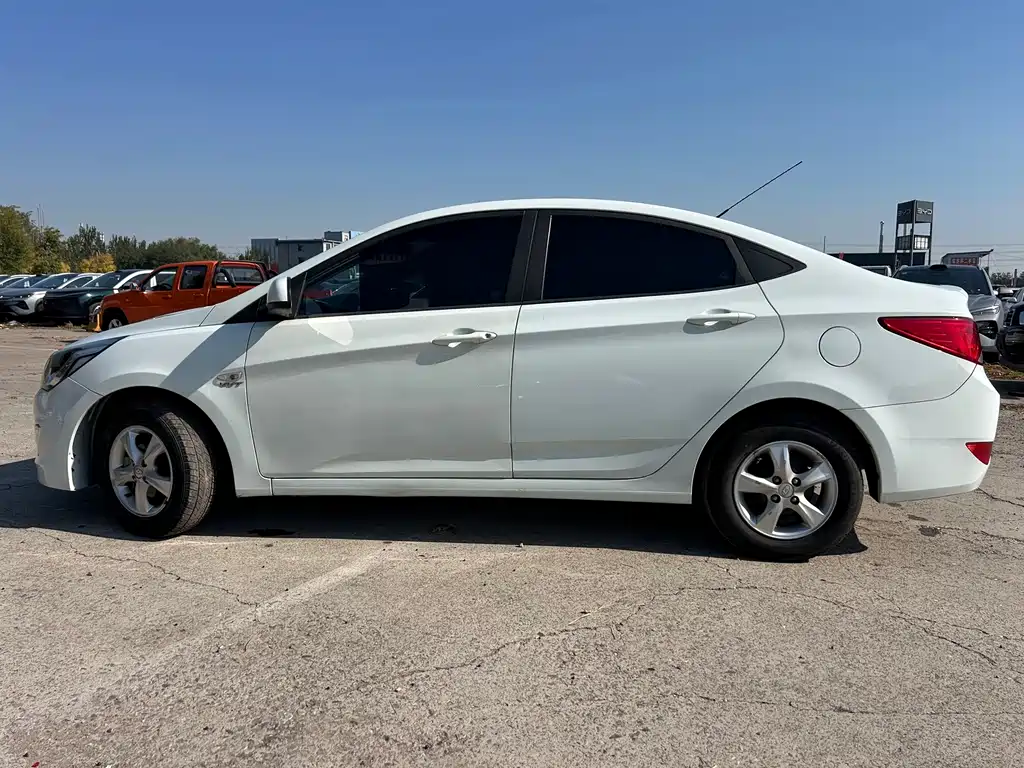 Hyundai Verna — миниатюра 4