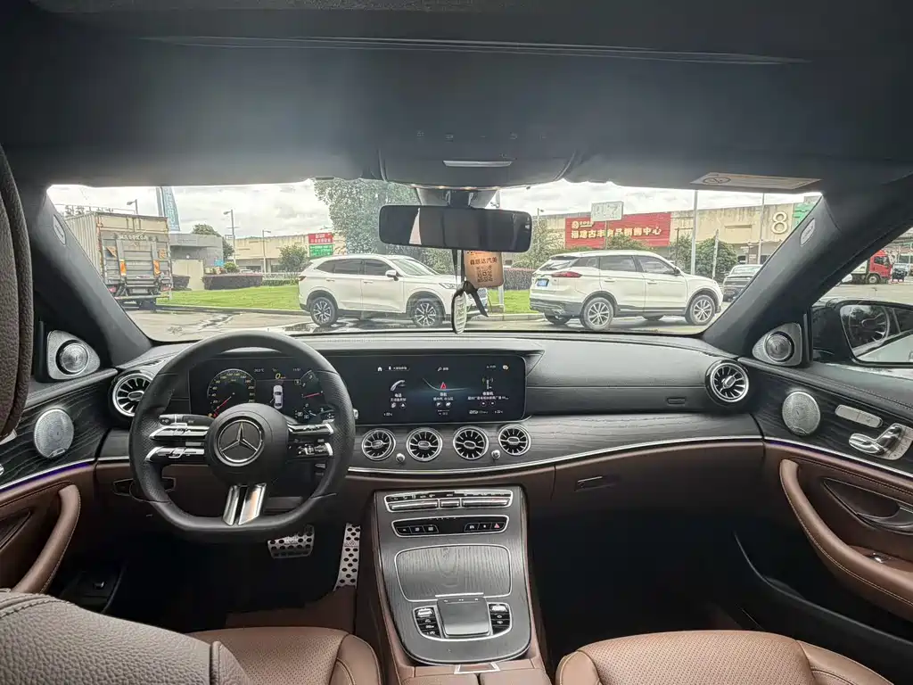 Mercedes-Benz E-Class — миниатюра 6