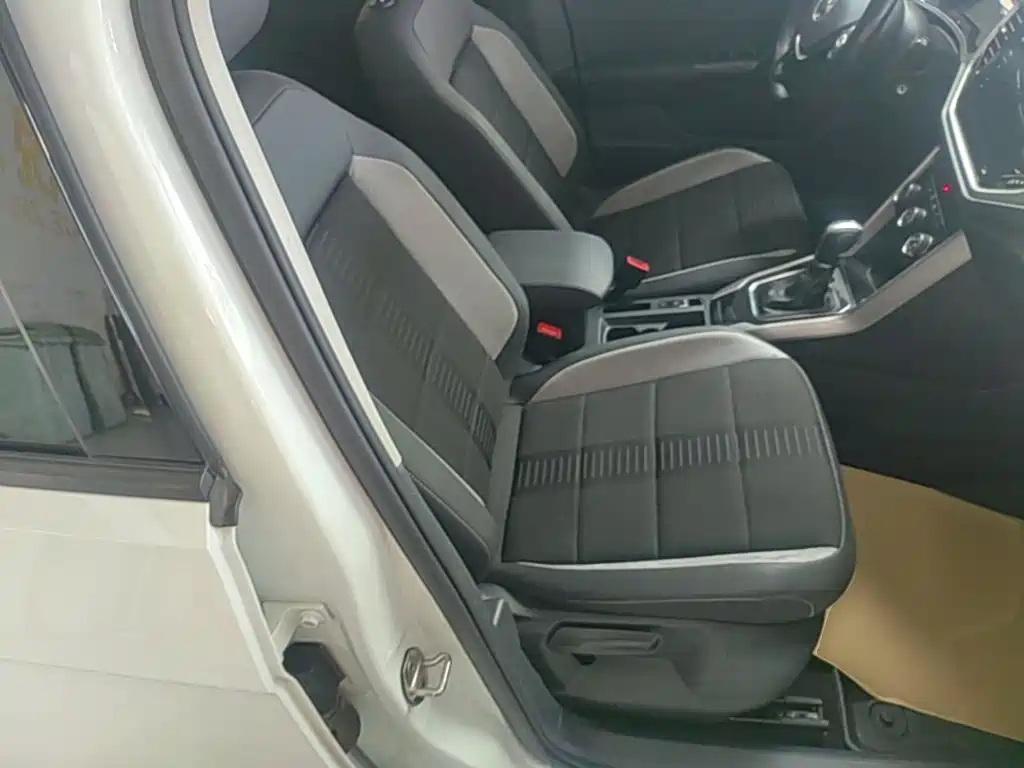 Volkswagen T-Roc — миниатюра 25