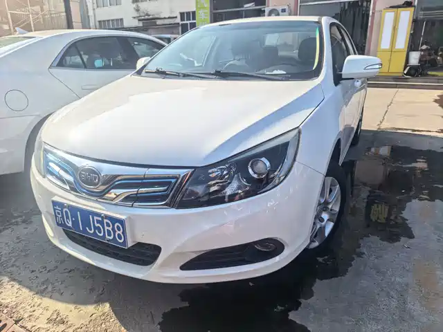 2016 BYD E5