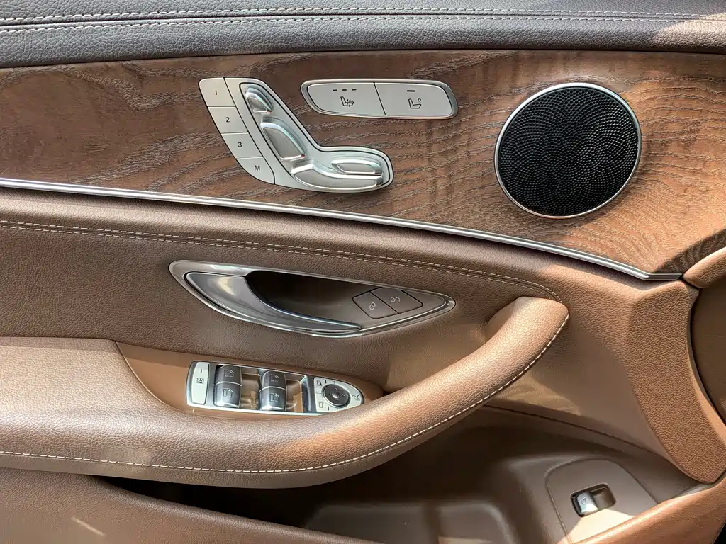 Mercedes-Benz E-Class — миниатюра 20