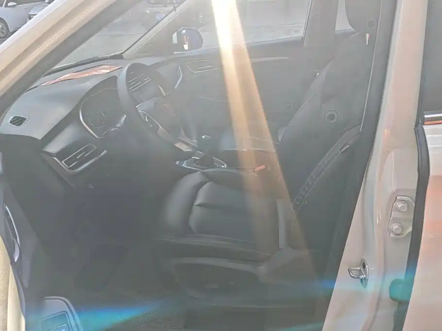 Roewe RX3 — миниатюра 9