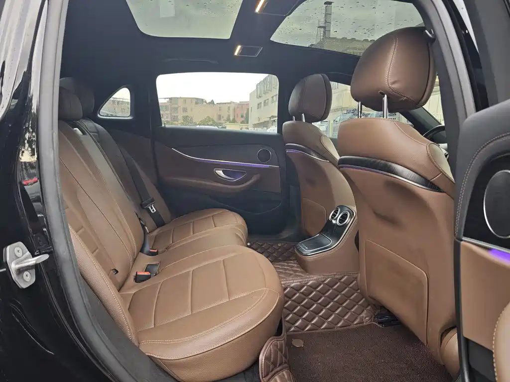 Mercedes-Benz E-Class — миниатюра 17