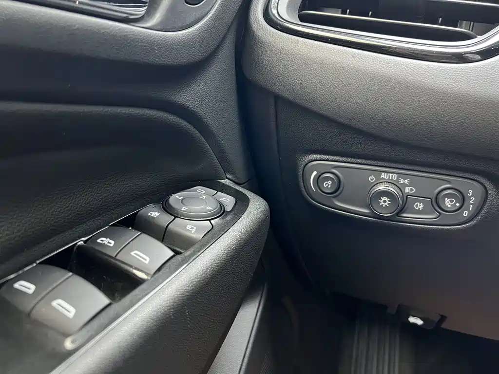 Chevrolet Equinox — миниатюра 16