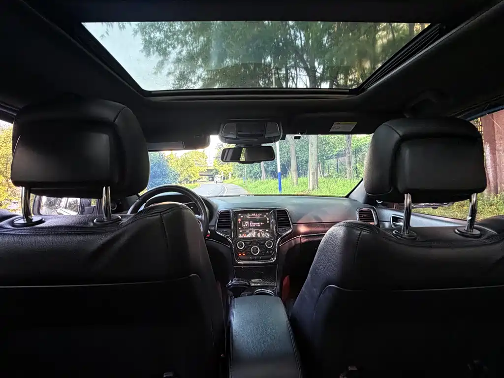 Jeep Grand Cherokee (Import) — миниатюра 13